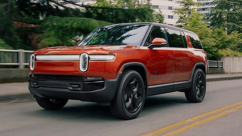 2025 Rivian R1S