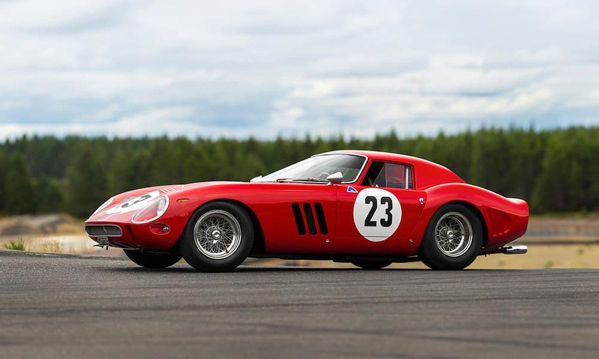 Ferrari 250 GTO parked on the track