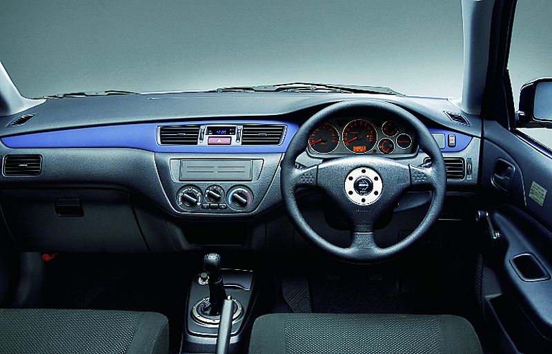 Mitsubishi Lancer Evolution VIII RS Interior